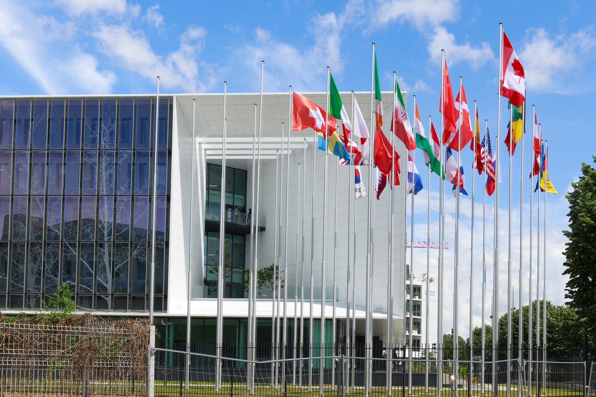 Vue extérieure du Nouveau Centre, bâtiment du siège du Centre international de Recherche sur le Cancer (CIRC) installé au cœur du Biodistrict Lyon-Gerland (métropole de Lyon)