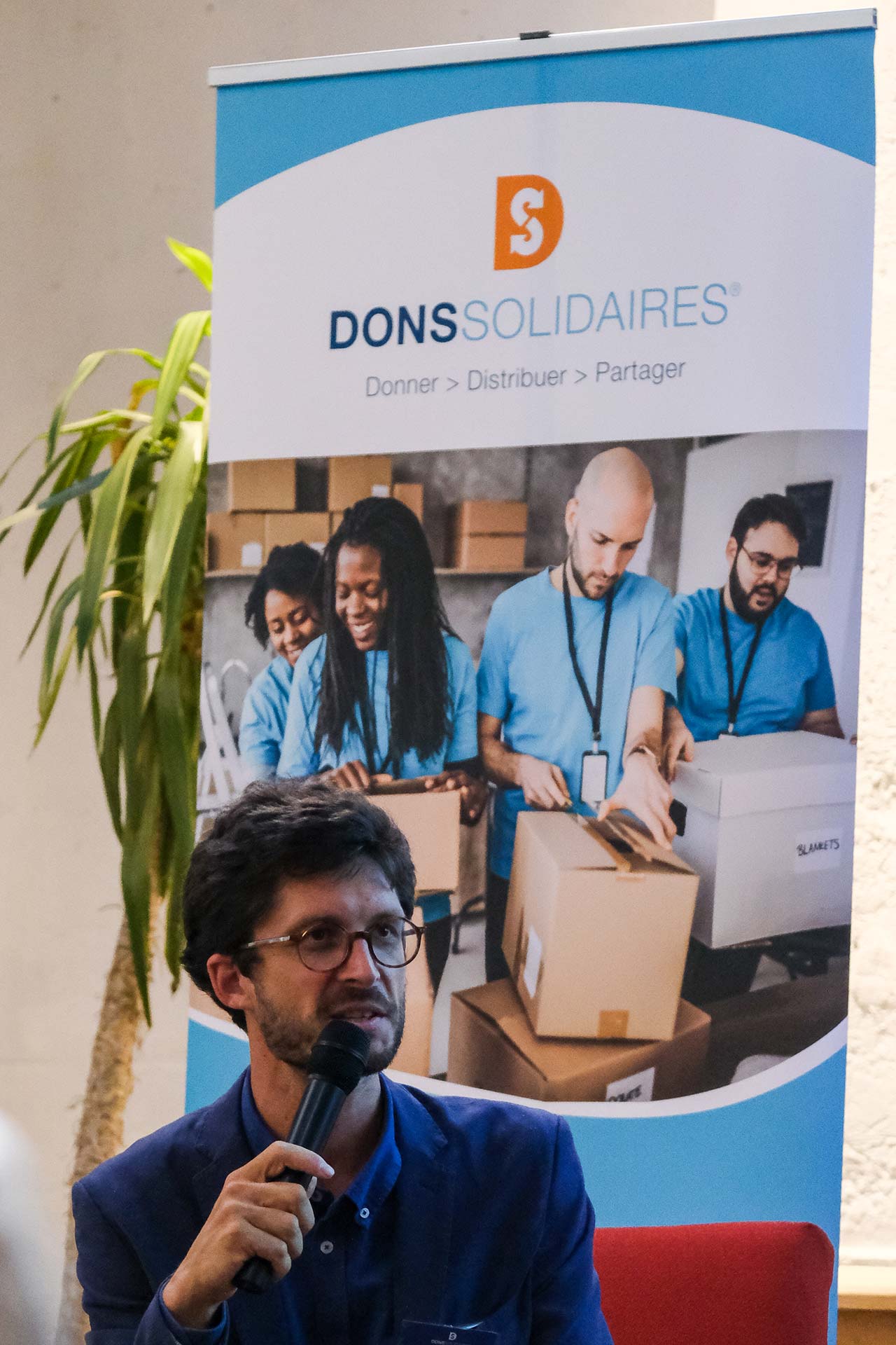 Timothée Petitprez, responsable de l’antenne Auvergne-Rhône-Alpes de Dons Solidaires, lors de l’événement de lancement de l’antenne régionale de l’association qui s’est tenu à Lyon le 13 juin 2023