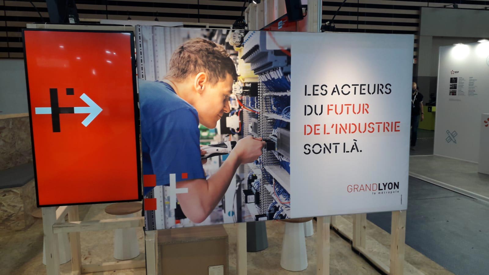 panneau Les acteurs du futur de l’industrie sont là, stand Métropole de Lyon à Global Industrie 2021