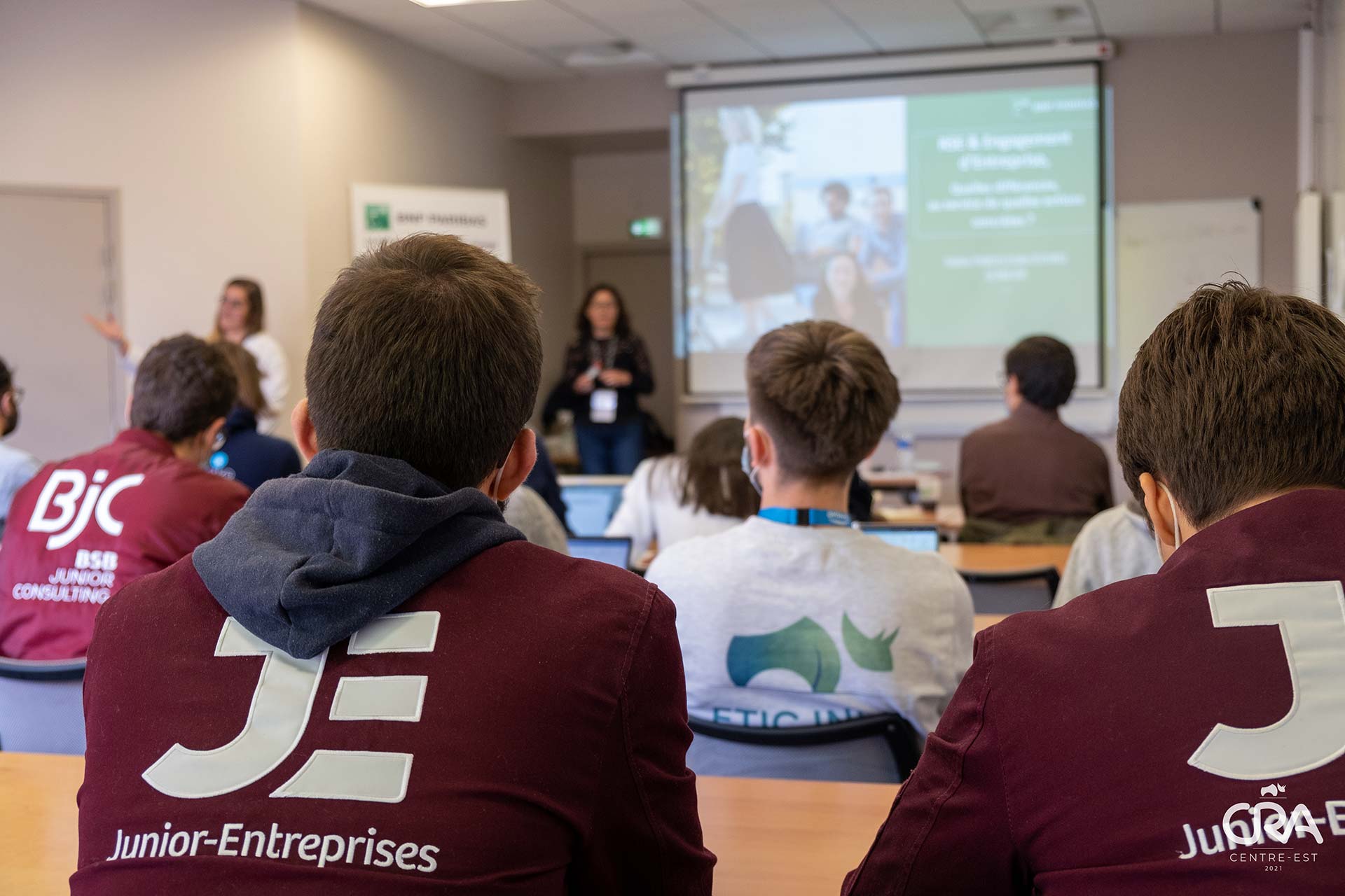 Voir l'actualité  Les Junior-Entreprises du territoire académique Lyon — Saint-Étienne : des associations pédagogiques de conseils aux entreprises qui favorisent l’insertion professionnelle des étudiant·es